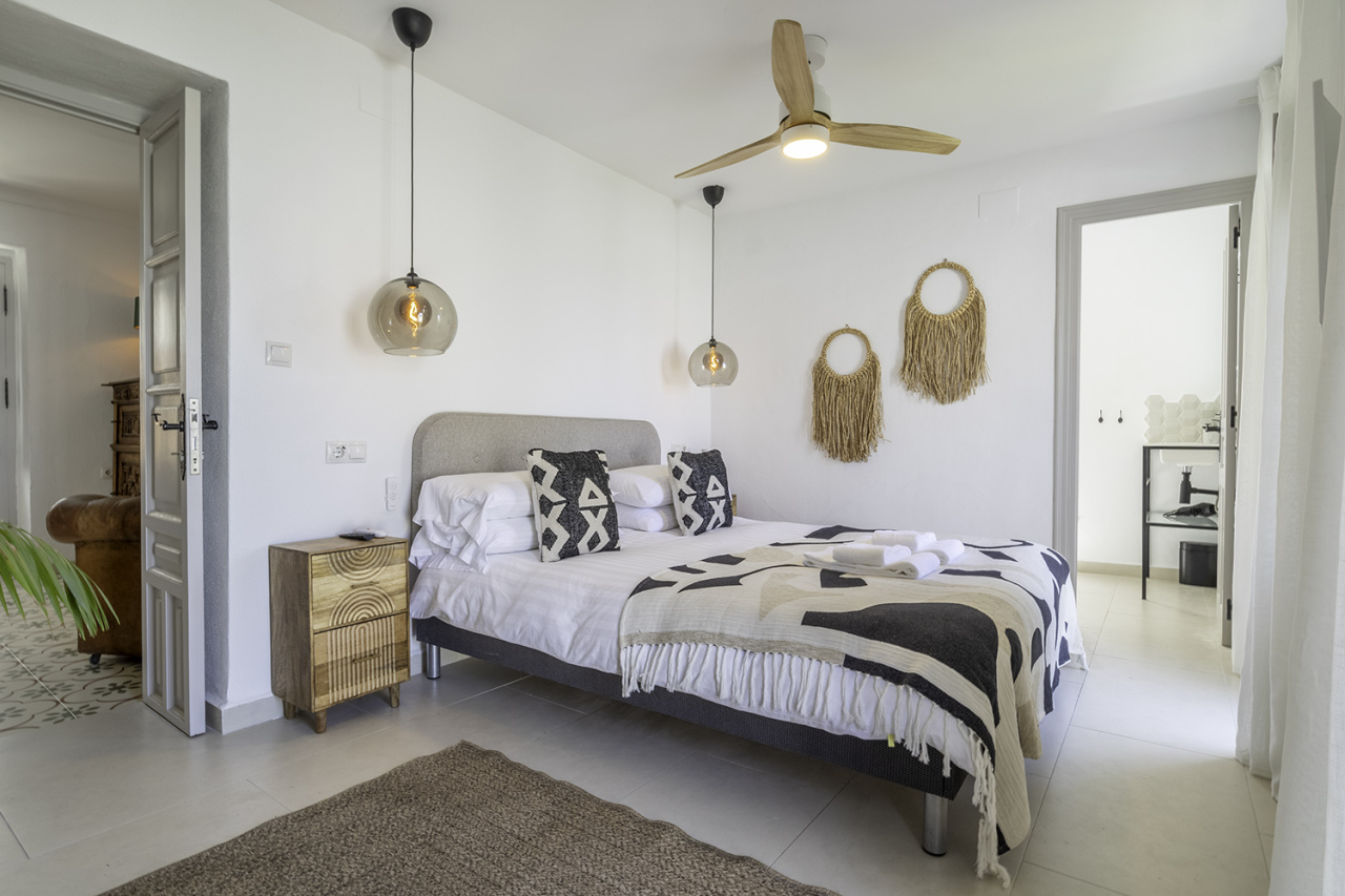 4a48dde2532af7fcb3c7df24ba67fd2a0ffebff2dd70492cf40b15f017c73b45-45708dc640_v0_w1280xh0_rDEF