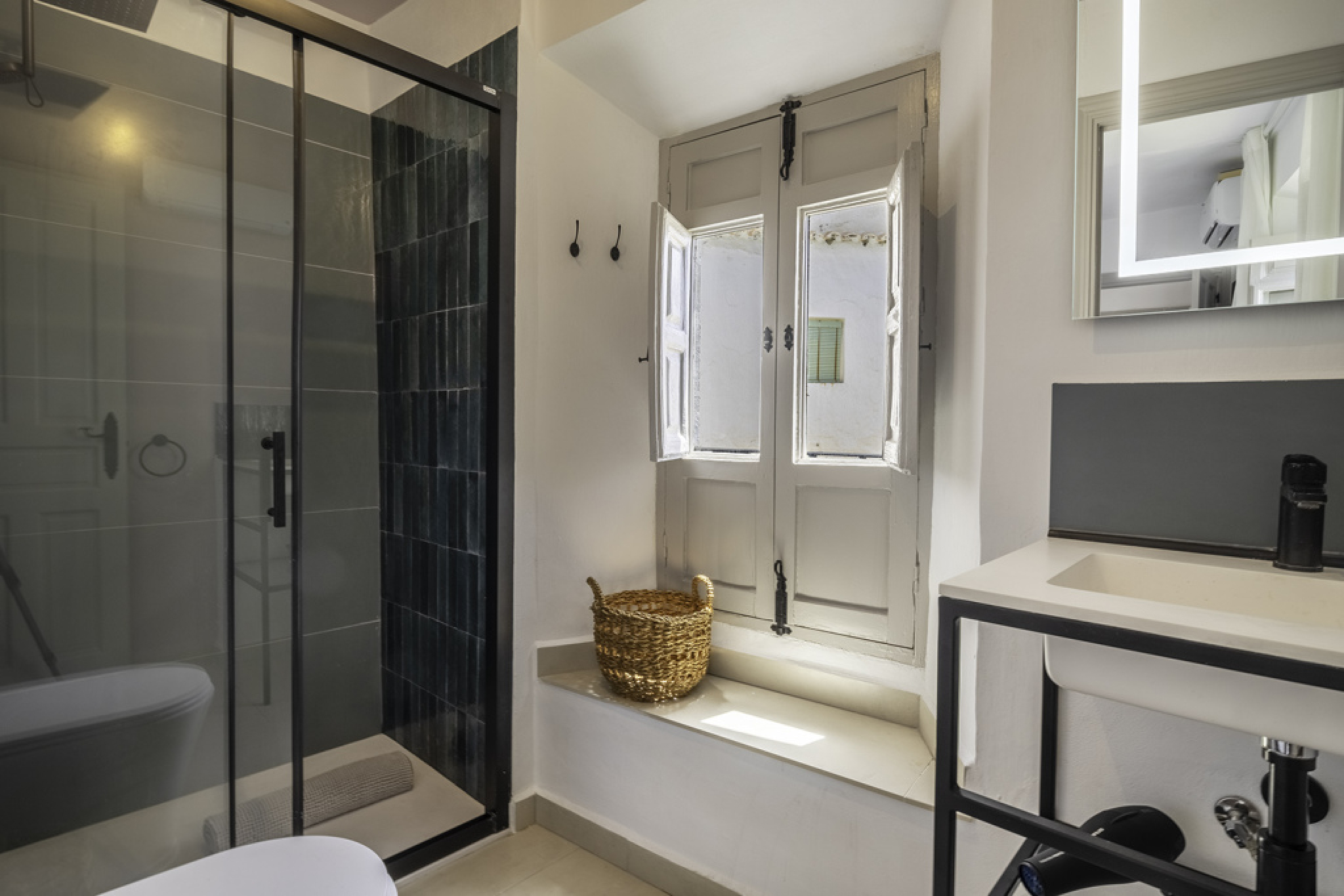 c422cfaecfbf4a0f2c27fbf7abea3baa1e5843674593cfa518cf29035e792b58-45708dc640_v0_w1024xh768_rDEF